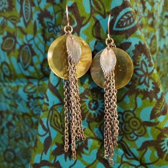 Shell and chains nautical beach earrings; silvert… - image 1