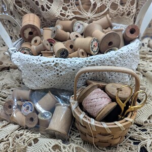 Vintage Wooden Thread Spools Old Retro Sewing Seamstress Bobbins Cotton ...