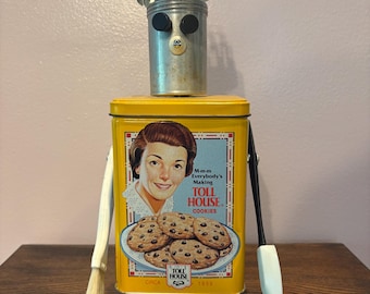 Vintage Baking Tin Robot
