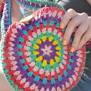 Retro Roxy Circle Bag Crochet Purse Pattern Vintage Retro DIY Crochet Bag Granny Stitch Purse Pattern, Scrap Yarn Crochet Pattern image 1