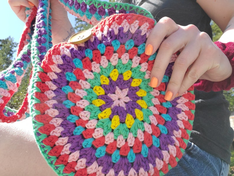 Retro Roxy Circle Bag Crochet Purse Pattern Vintage Retro DIY Crochet Bag Granny Stitch Purse Pattern, Scrap Yarn Crochet Pattern image 1