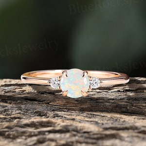 Vintage weißer Opal Verlobungsring, Art Deco Runde Opal & Moissanite Ehering, Rose Goldring, Frauen Brautring, Jubiläumsversprechen Ring