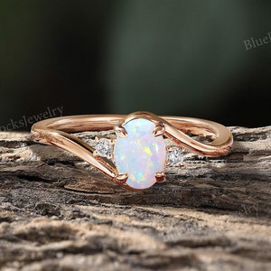 Anello di fidanzamento unico con opale sintetico ovale, fede nuziale in oro rosa con fascia a bypass, anello da sposa con moissanite