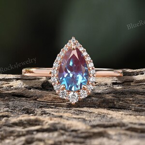 Vintage Pear Shape Alexandrite Engagement Ring,Art Deco Alexandrite Ring with Moissanite Halo,Unique Rose Gold Ring,Bridal Wedding Jewelry