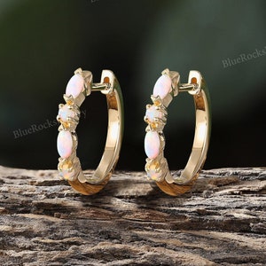 Pendientes de aro vintage de ópalo, pendientes de aro pequeños únicos de oro amarillo, regalo de aniversario para ella.