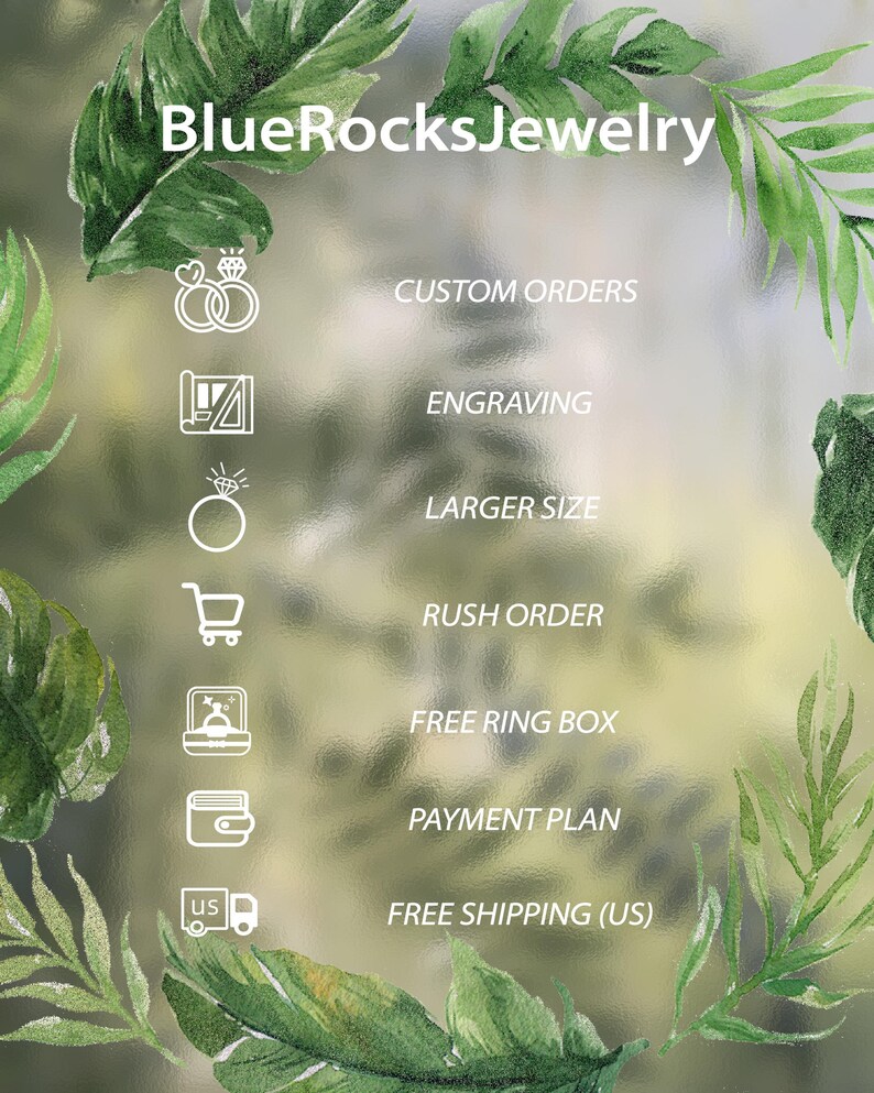Pode incluir: Um gr&aacute;fico digital para BlueRocksJewelry com uma borda de folhas verdes e &iacute;cones de texto brancos para pedidos personalizados, grava&ccedil;&atilde;o, tamanhos maiores, pedidos urgentes, caixas de an&eacute;is, planos de pagamento e frete gr&aacute;tis em fundo fosco.