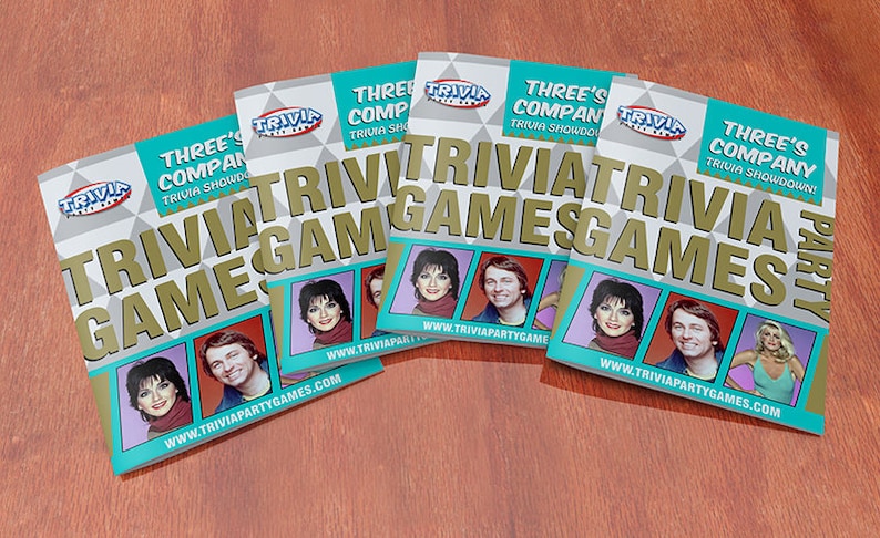 Puede incluir: Cinco copias de un juego de trivia basado en el programa de televisi&oacute;n "Three's Company". El juego se llama "Trivia Showdown!" y presenta a los personajes del programa en la portada. El sitio web www.triviapartygames.com est&aacute; impreso en la parte inferior de cada portada.