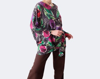 Vintage överdimensionerad böljande transparent blus, lätt vintagetopp med knytning i sidan, svart med gröna och röda abstrakta blommor, XS–XL, iögonfallande plagg, 80-tal