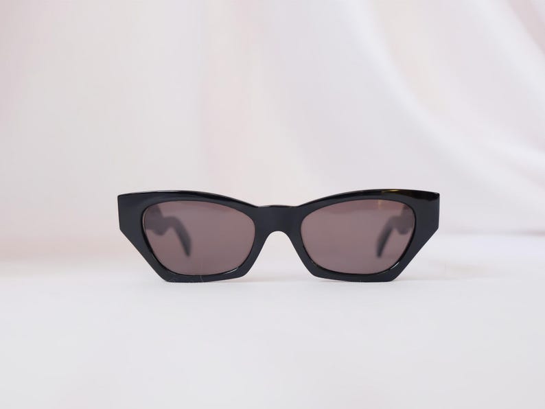 Vintage Versace Mod 477/A sunglasses with black frame and silver Medusa logos, 90s Gianni Versace luxury design.