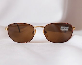 Oryginalne okulary przeciwsłoneczne VALENTINO Vintage Oval: złota oprawka, stan magazynowy