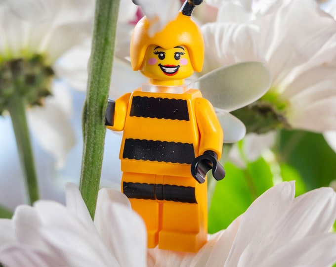 Bumble Bee Girl Daisy (fine art print)
