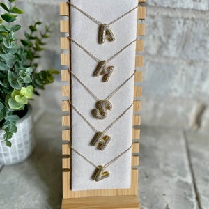 Collar con inicial • Collar chapado en oro de 14k • Collar personalizado • Collar con letra de burbuja • Letra de globo • Regalo para mamá • Regalo para mujer • Collar personalizado