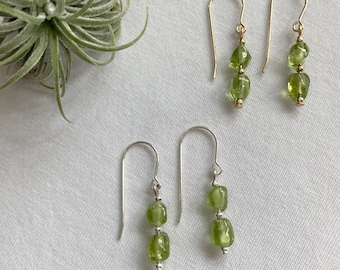 Peridotoorbellen, sterlingzilver of 14K gold filled oorbellen, handgemaakte edelsteenoorbellen
