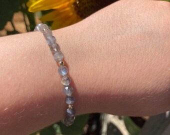 Bracciale in labradorite, delicato bracciale regolabile in argento sterling o oro 14k, bracciale con pietre preziose sfaccettate