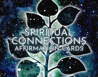 Op de afbeelding: Een set affirmatiecards met een donkerblauwe en groene galactische achtergrond. De kaarten tonen een silhouet van een boom met bladeren en de tekst "SPIRITUAL CONNECTIONS AFFIRMATION CARDS".