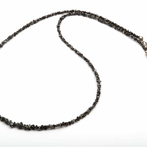 Collana di diamanti neri / Collana di perle di diamanti neri naturali / Perle da 2-3 mm / Collana di perle grezze nere / Gioielli da donna / Lucchetto in argento 925