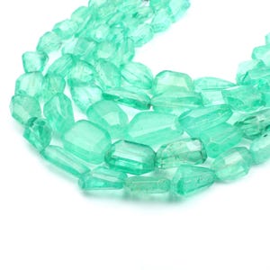 Topaze verte, pépites, taille 14-17 mm 20 cm (8 pouces) sur fil, perles de topaze, perles percées, perles faites main, perles pour fabrication de bijoux