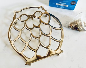 Vintage Brass Trivet / Teapot Trivet / Trivets for Hot Dishes / Hot Pot Pad / Vintage Kitchenware & Kitchenalia / Brass Owl Decor