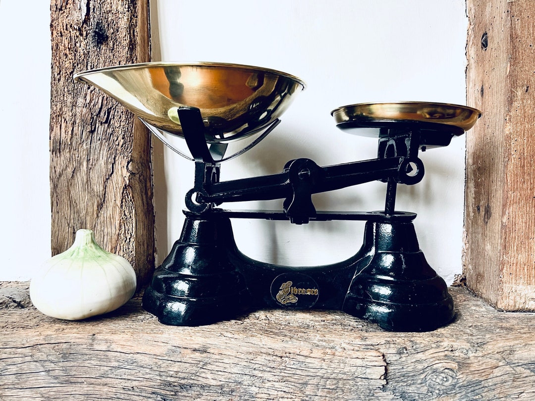 Vintage Metal Scales / Old Kitchen Scale or Weighing Scale / Retro