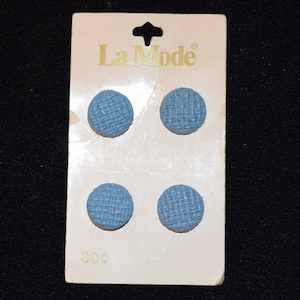 VINTAGE La Mode Knöpfe Baby Blau Nr. 32410 Runde Korbgeflecht Knöpfe 4 Knöpfe von 1/2 "Neu nie auf Originalkarten Verwendet