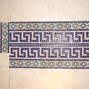 Mosaikfliesen-Bordüre von GAYAFORES Merida Cenefa Naranja Keramik-Terrakotta-Fliesen Andalusier / Marokkanischer griechischer Schlüssel glasierter Ton Made in Spain