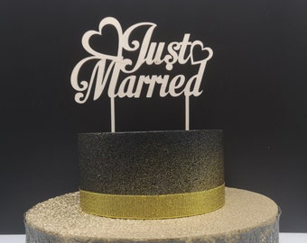 Cake Topper Caketopper Tortenstecker Tortenaufsatz "Just Married mit 2 Herzen" zur Hochzeit aus Holz