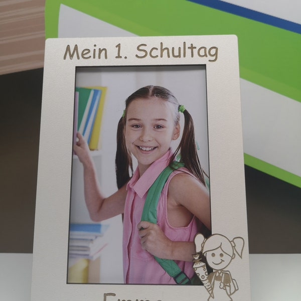 Personalisierter Bilderrahmen Mein 1. Schultag mit Wunschname aus Holz in weiß - Variante Mädchen