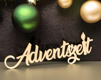 Schriftzug Adventszeit zum Advent und zu Weihnachten aus Holz