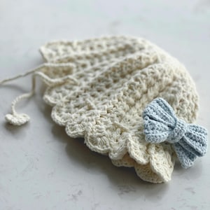 Padrão de chapéu de bebê de crochê branco, tutorial faça você mesmo de gorro infantil feito à mão, guia de crochê fácil passo a passo