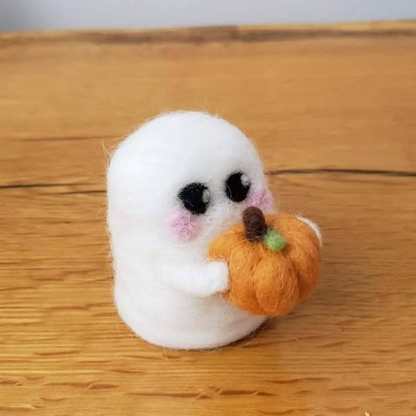 Needlefelt Ghost holding a Pumpkin