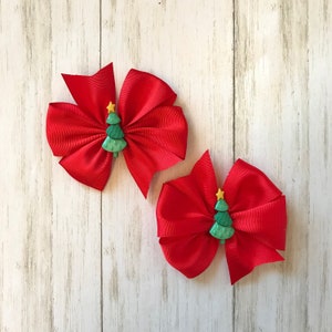 Set of 2, Christmas tree hair bows, Santa Claus hair bow, secret Santa gift, Santa cam, Holiday Hair Bows, bows for babies, red and green