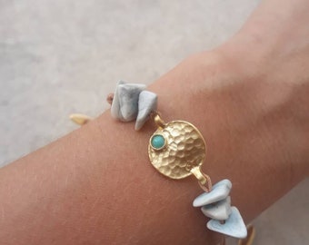 Matte gold hammered disc bracelet, bracelet for women, charm bracelet, dainty gold bracelet, elegant bracelet, boho bracelet