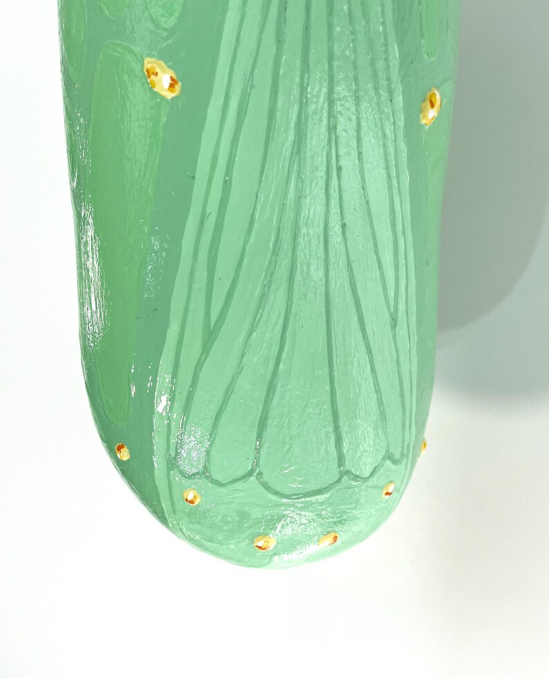 Monarch Chrysalis Sculpture, 12 3/8" for INDOOR/OUTDOOR Display, Acrylic Painted Urethane Resin (12 3/8") 画像 5