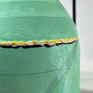 Monarch Chrysalis Sculpture, 12 3/8" for INDOOR/OUTDOOR Display, Acrylic Painted Urethane Resin (12 3/8") 画像 6