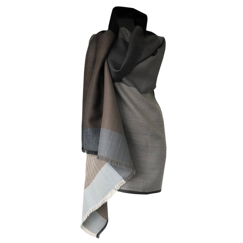 One size and 15+ ways to style maternity or occasions Handmade from 100/% pure wool DARIA CAPE NUBRA Perfect Cape for travel work