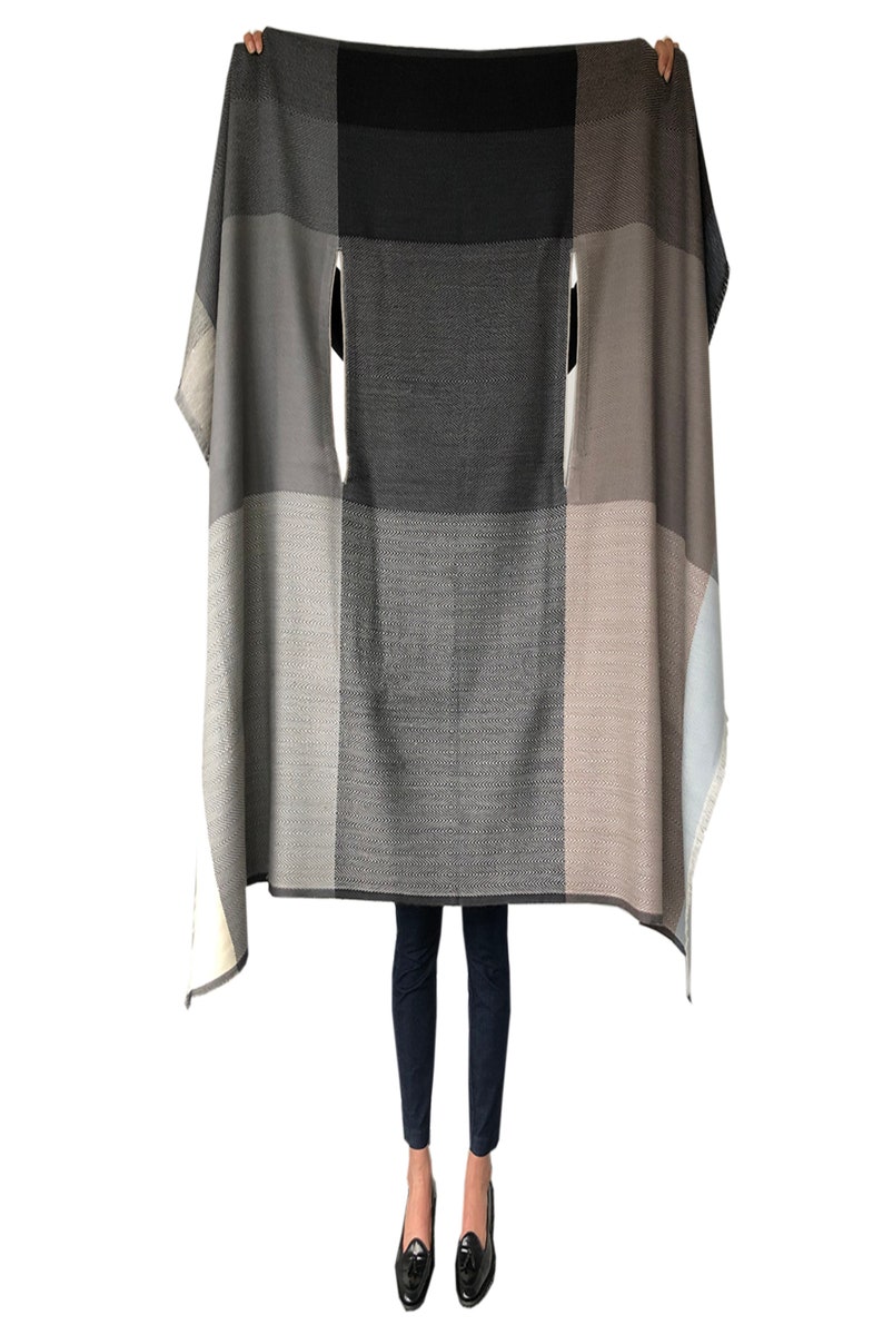 One size and 15+ ways to style maternity or occasions Handmade from 100/% pure wool DARIA CAPE NUBRA Perfect Cape for travel work