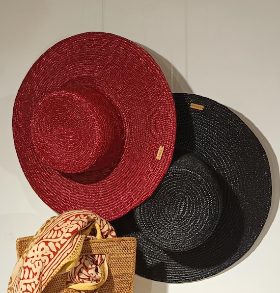 Cappello di paglia fatto a Cappello a tesa larga, molto