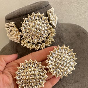 Halsband och örhängen i imiterat Kundan-mönster bild 1