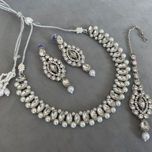 Gg Beautiful Dainty Rhinestones Imitation Kundan Beads Silver Jewellery Set