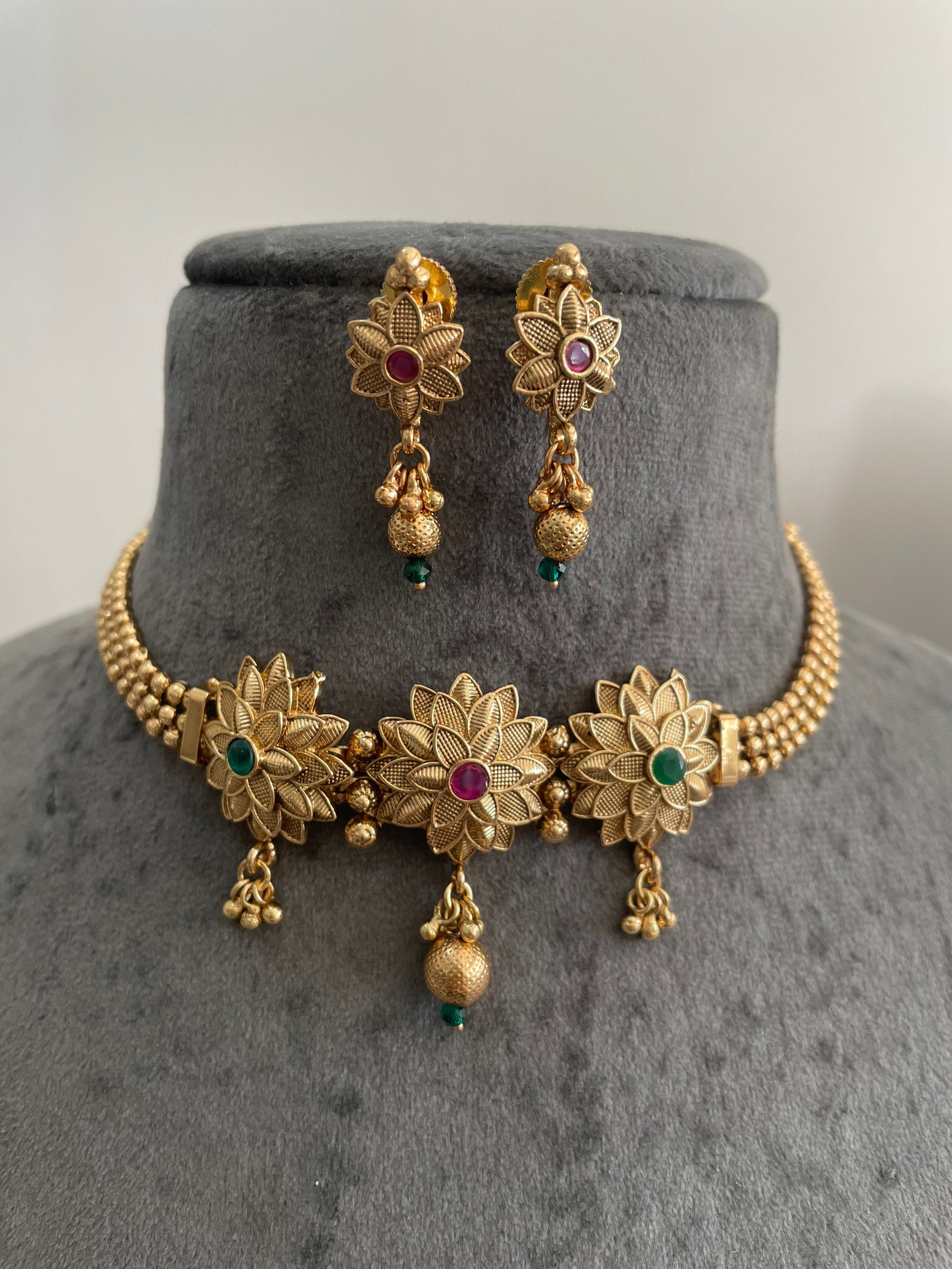 Simple gold choker shop designs with price