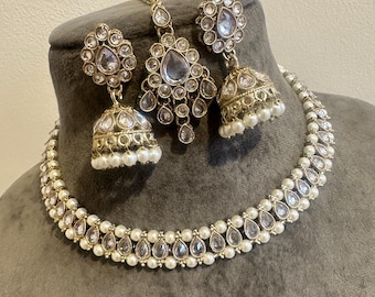 Imitations-Polki-Schmuckset, Goldbasis, klare Steine, Jhumki-Ohrringe