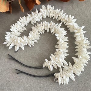 Doftande konstgjord jasmin Gajra håraccessoar (52 cm)