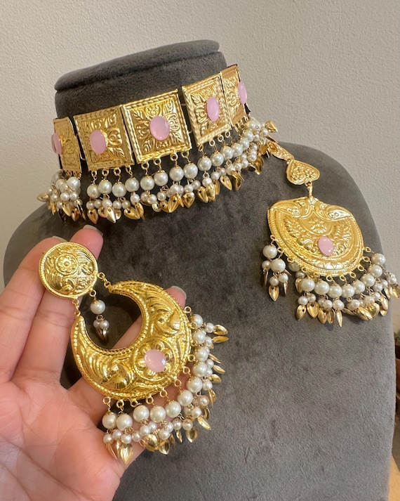 Gold Tone Punjabi Jadau Jewellery Set: Earrings (10cm Drop)