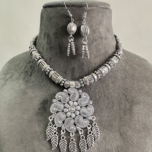 Gg Pretty Lightweight Imitation Silver Oxidised Necklace Earrings