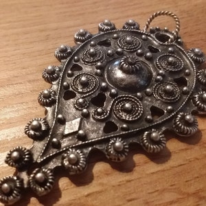 Vrlika plate pendant