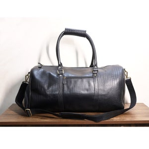 Handmade Leather Duffle Bags UK ›› Designs by Coupland Leather