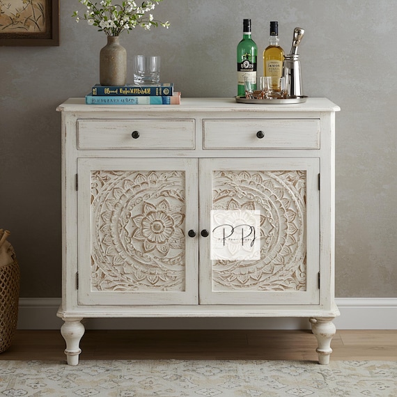 手彫りのボヘミアン風サイドボード：アンティーク調の白い木製