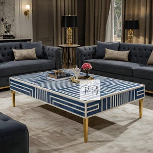 Soffbord med blått beninlägg: Handgjort geometriskt mittstycke med mässingsben