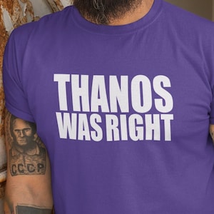 Puede incluir: Una camiseta morada con el texto "THANOS WAS RIGHT" impreso en blanco.