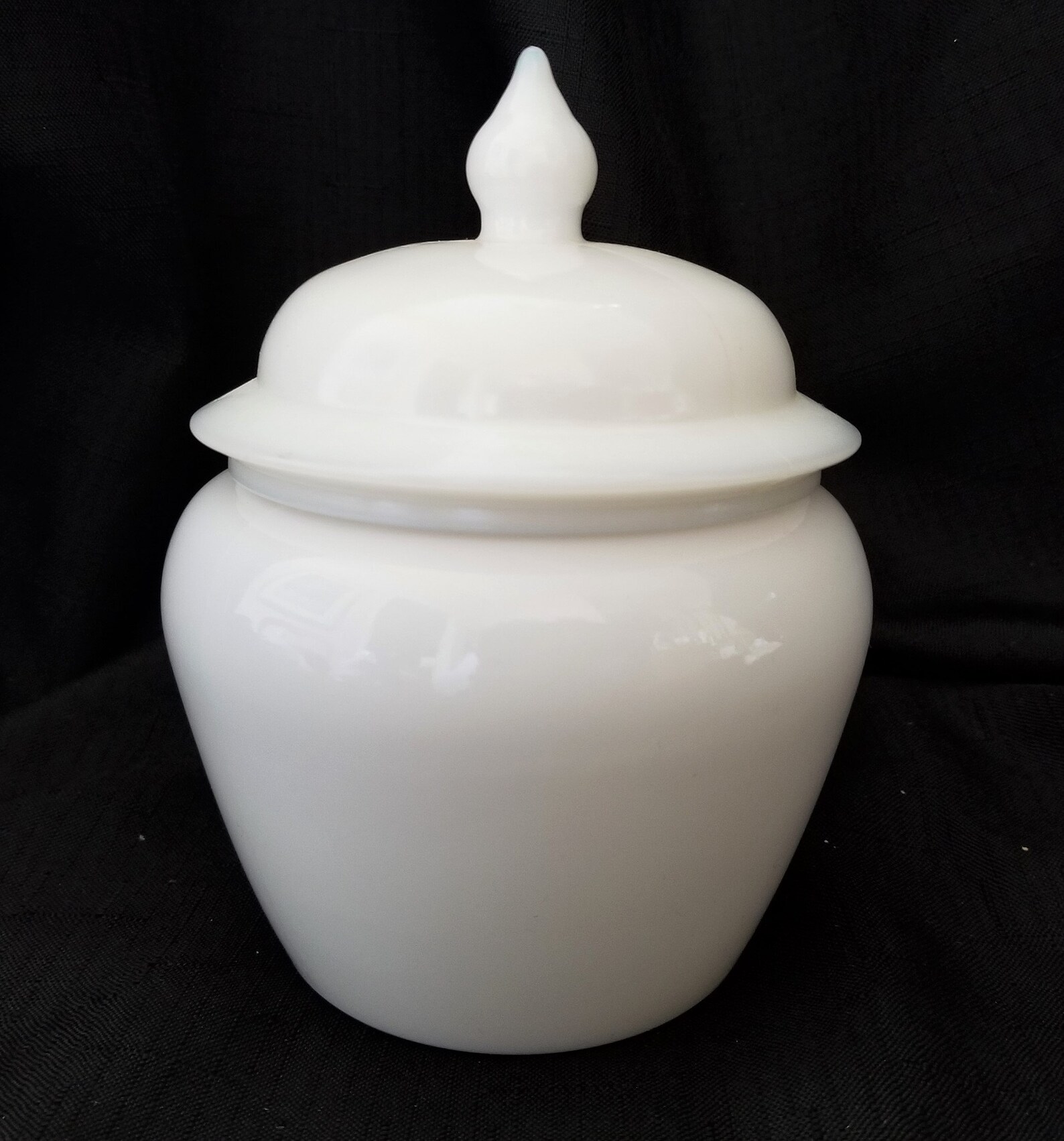 Vintage '60s Avon Milk Glass Apothecary Jar With Bird Design Excellent